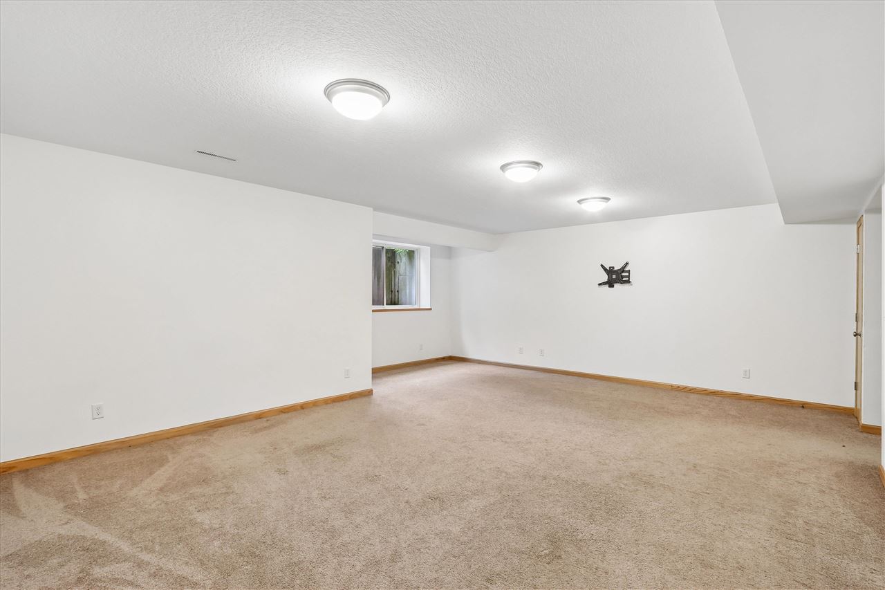 197 Rogers Drive Williamsburg IA 52361