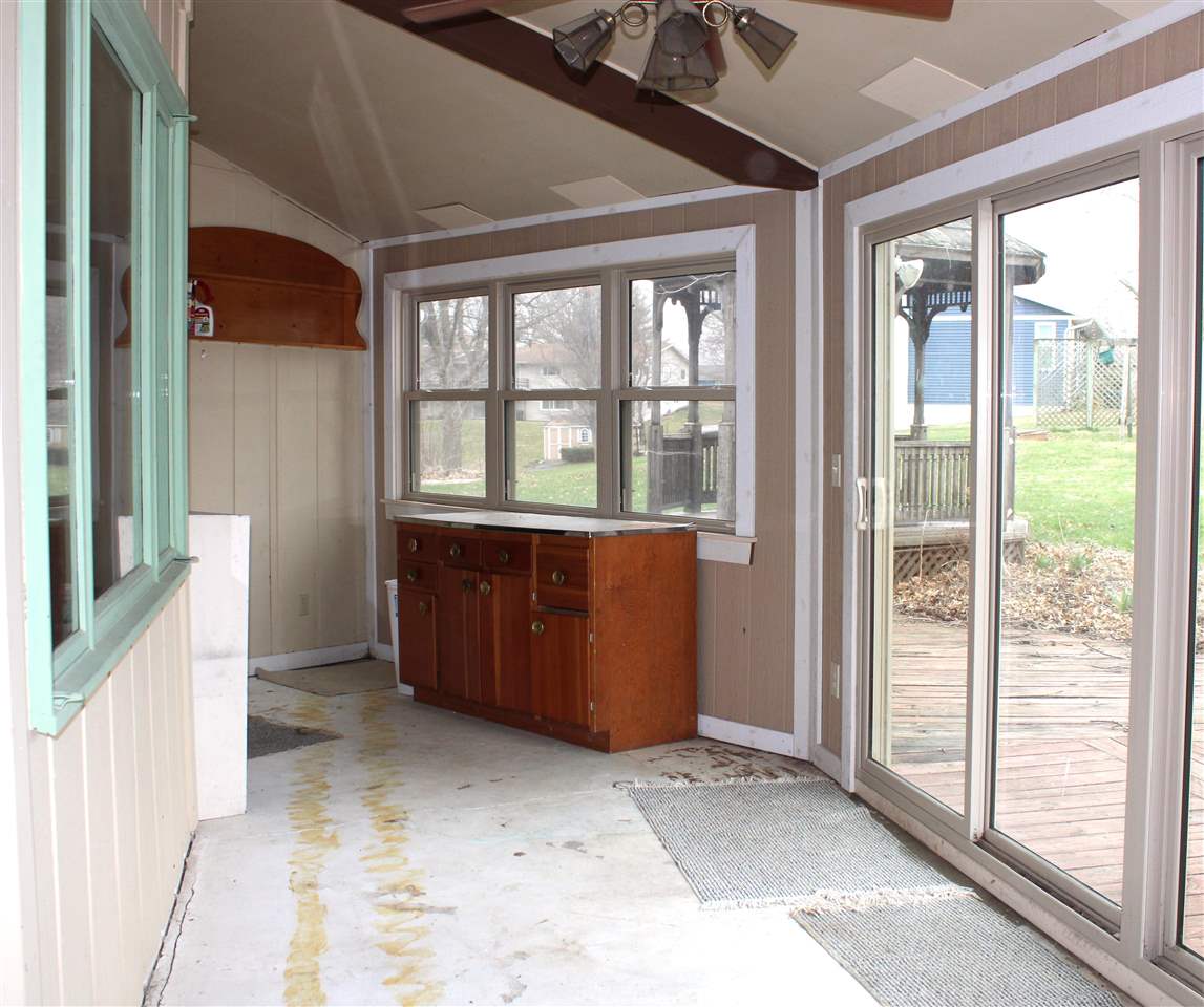 230 N Navajo Lane North English IA 52316