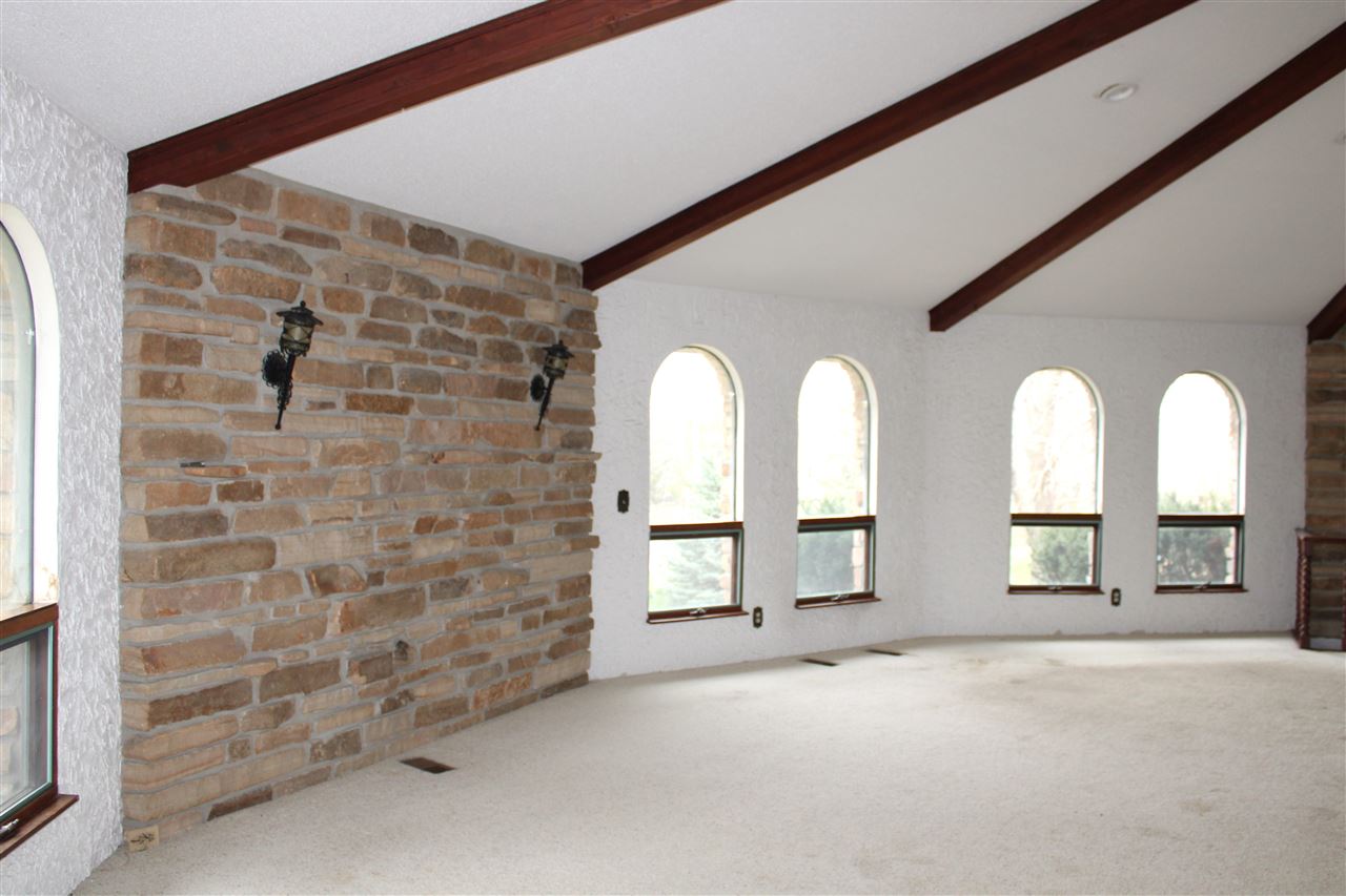 230 N Navajo Lane North English IA 52316