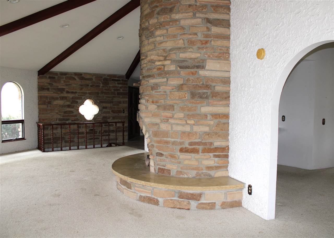 230 N Navajo Lane North English IA 52316