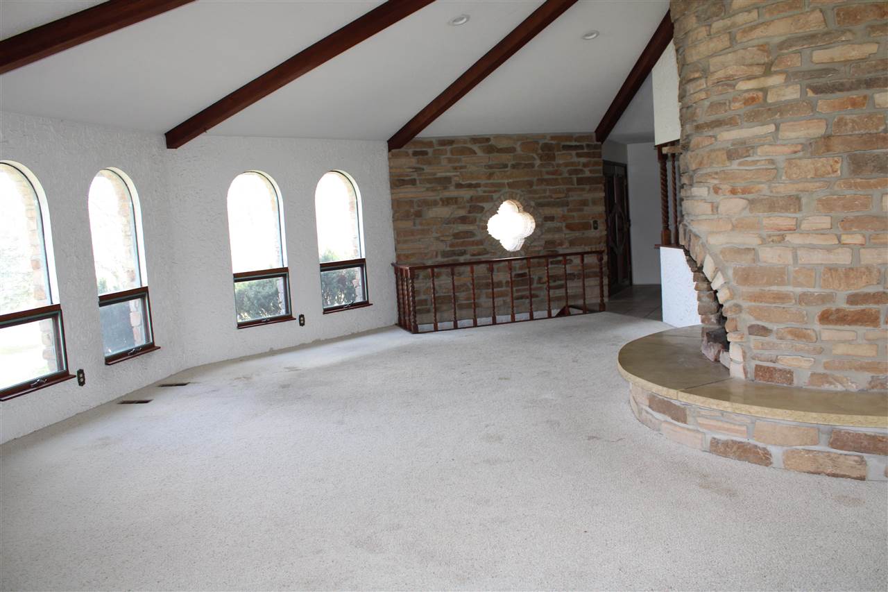 230 N Navajo Lane North English IA 52316