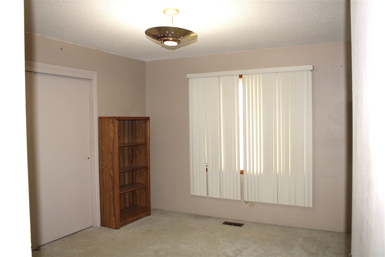 230 N Navajo Lane North English IA 52316