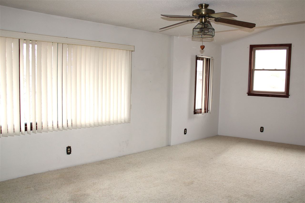 230 N Navajo Lane North English IA 52316