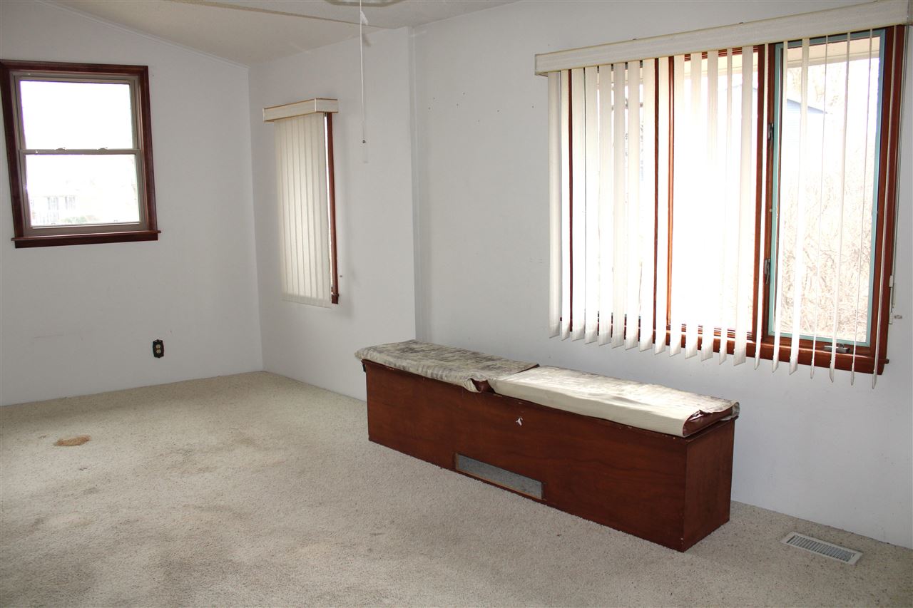230 N Navajo Lane North English IA 52316