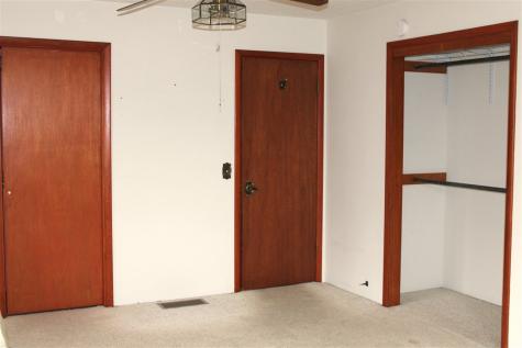 230 N Navajo Lane North English IA 52316