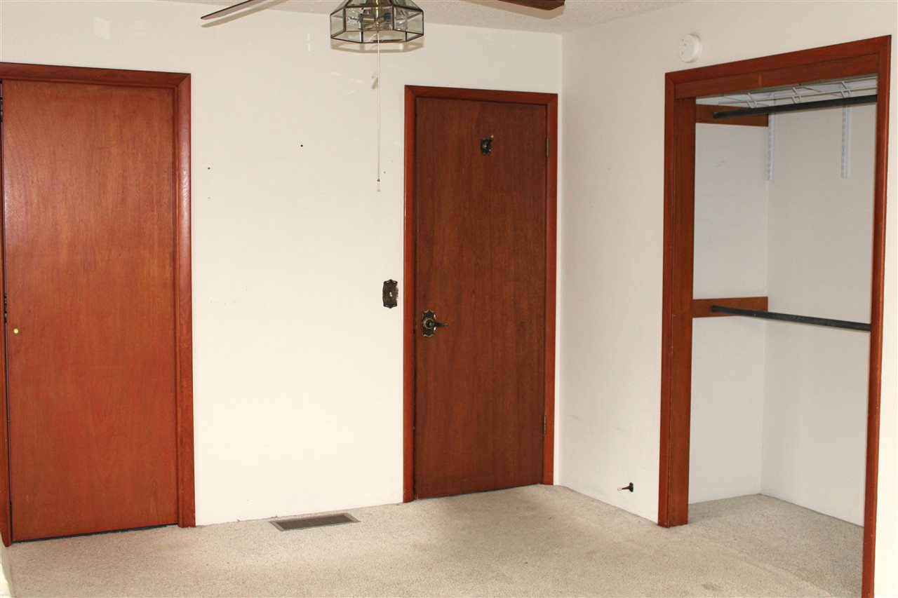 230 N Navajo Lane North English IA 52316