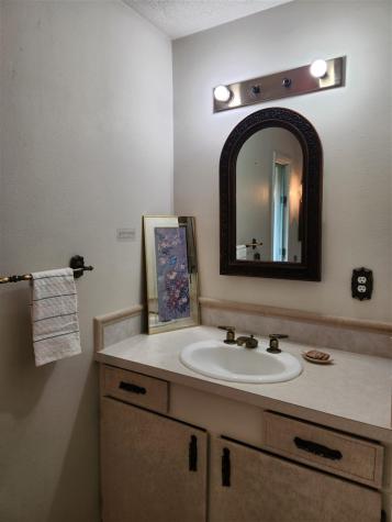 230 N Navajo Lane North English IA 52316