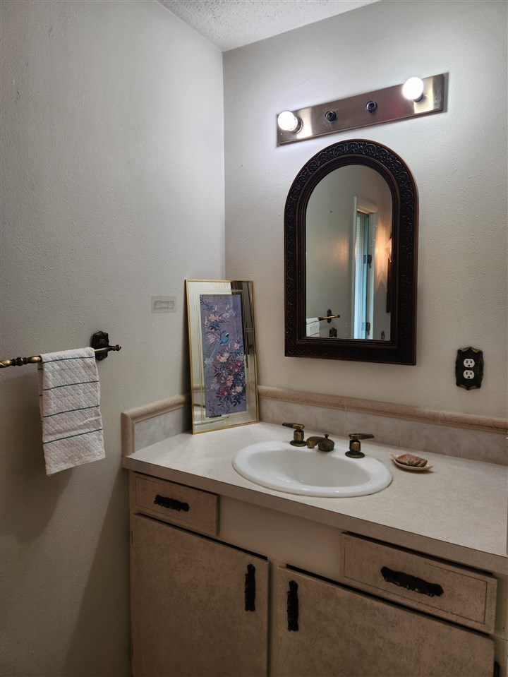 230 N Navajo Lane North English IA 52316