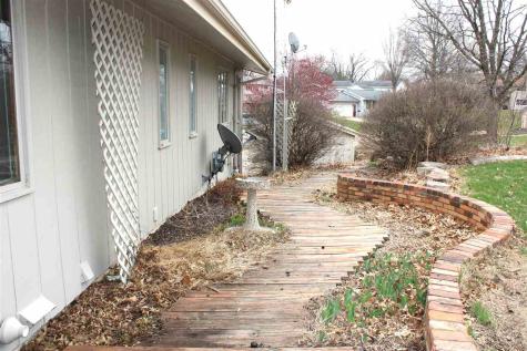 230 N Navajo Lane North English IA 52316