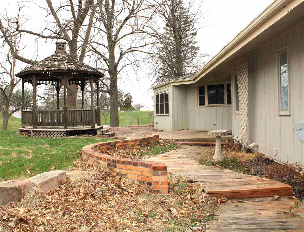 230 N Navajo Lane North English IA 52316
