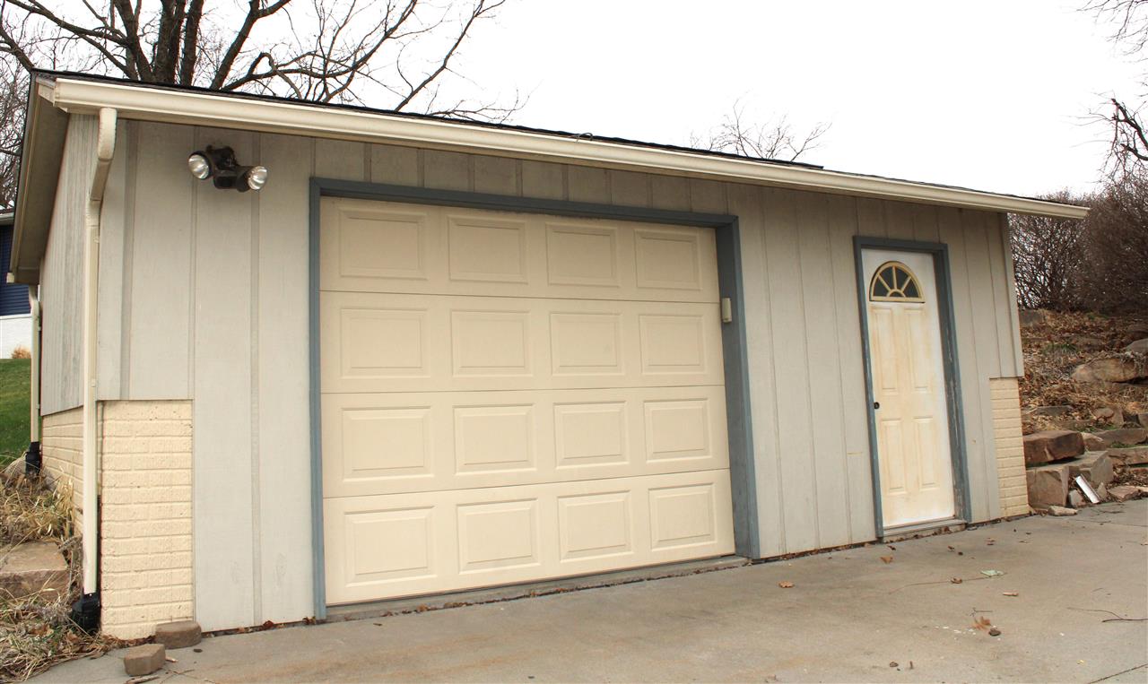230 N Navajo Lane North English IA 52316
