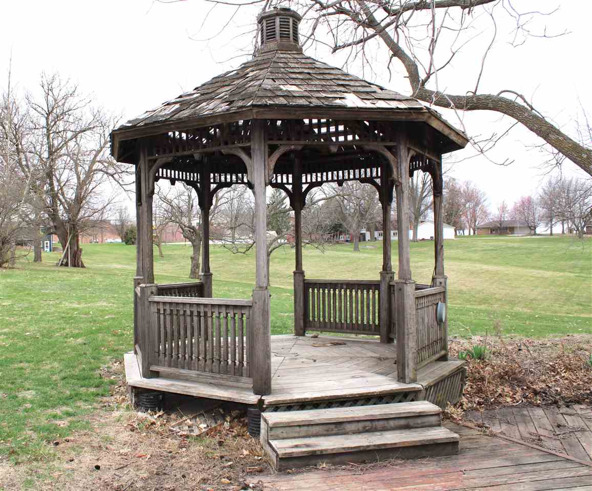 230 N Navajo Lane North English IA 52316