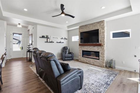 46 Pinnacle Lane Tiffin IA 52340