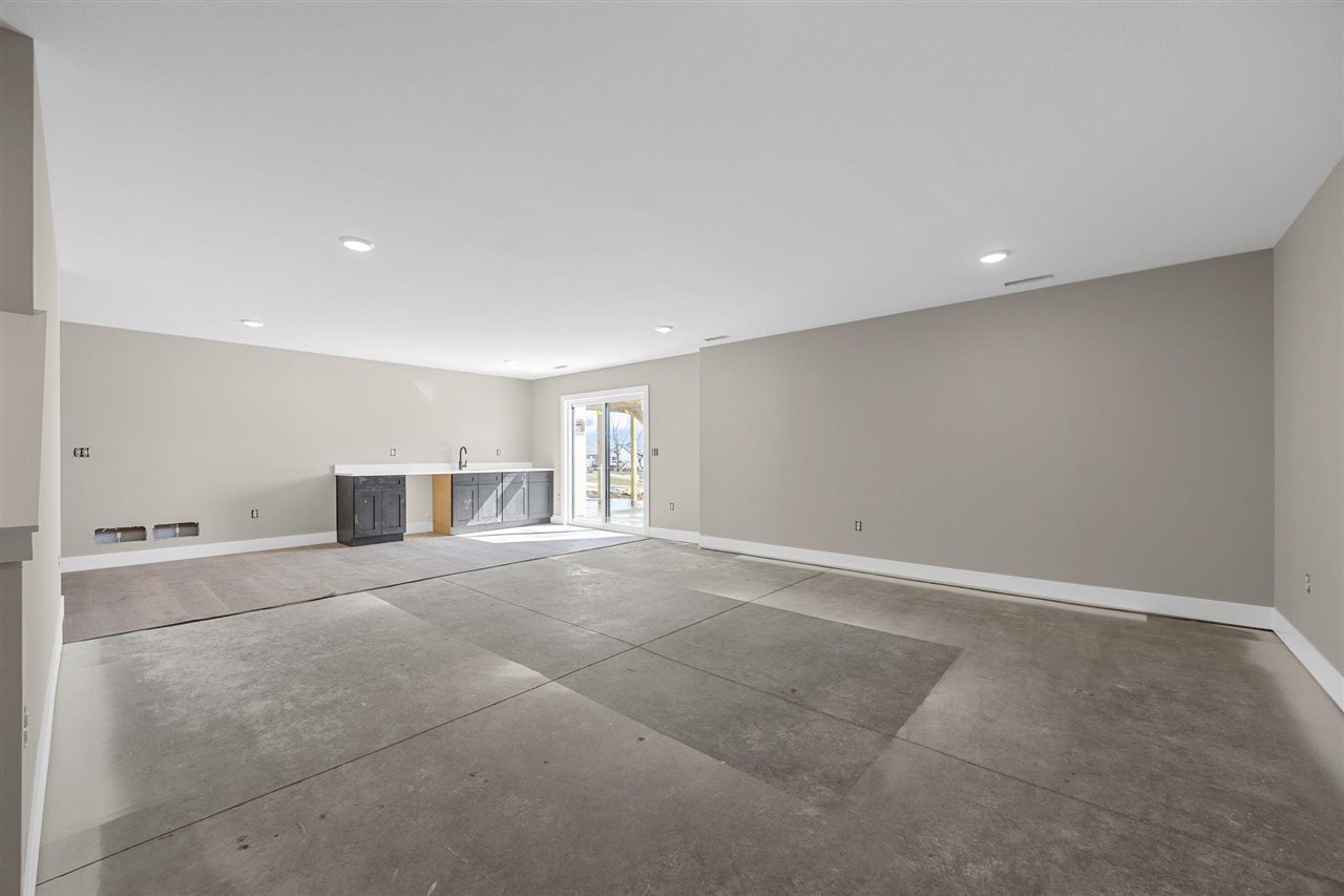 521 Elizabeth Lane Tiffin IA 52340