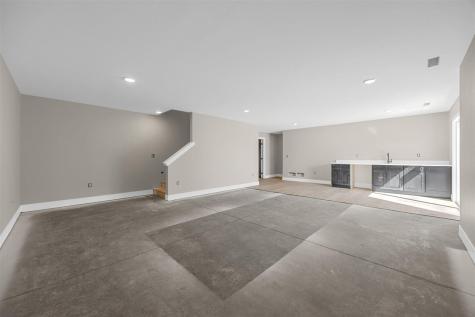 521 Elizabeth Lane Tiffin IA 52340