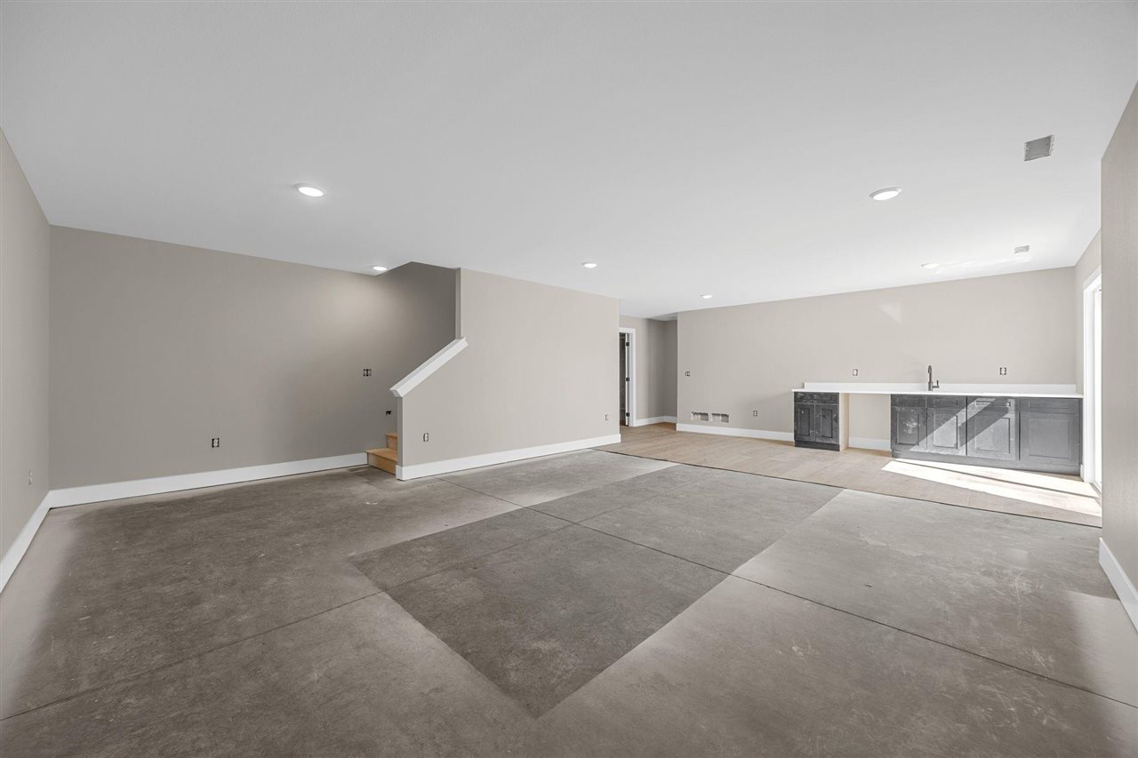 521 Elizabeth Lane Tiffin IA 52340