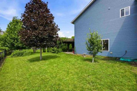 2643 Whispering Meadow Drive Iowa City IA 52240