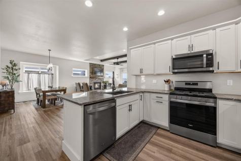 1277 Berkshire Lane North Liberty IA 52317