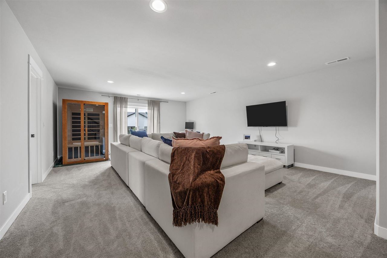 1277 Berkshire Lane North Liberty IA 52317