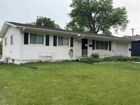 1315 Oakcrest Iowa City IA 52246