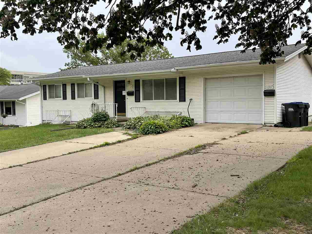 1315 Oakcrest Iowa City IA 52246