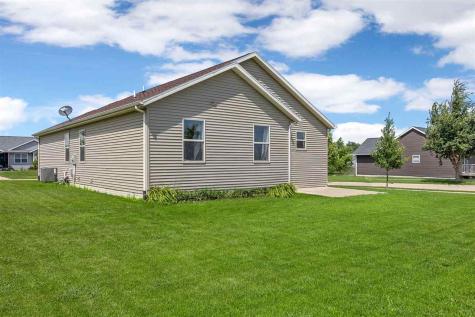 6303 Deer Stone Drive SW Cedar Rapids IA 52404