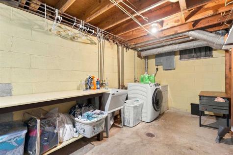 816 E Harrison Street Washington IA 52353