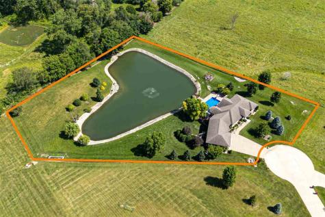 1598 NE Spartan Circle Solon IA 52333