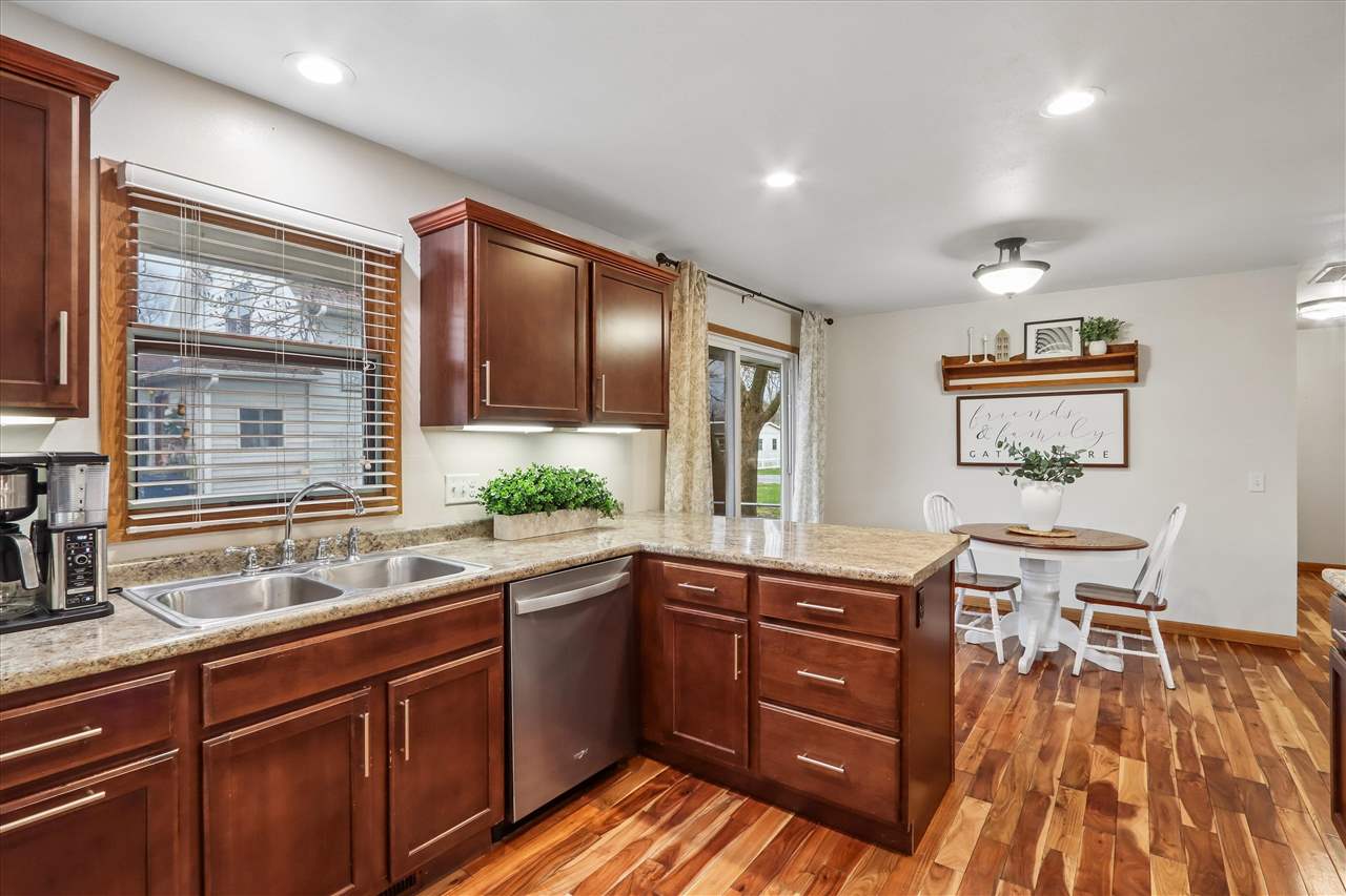 910 Cherry Avenue Marengo IA 52301