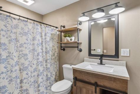 910 Cherry Avenue Marengo IA 52301