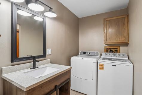 910 Cherry Avenue Marengo IA 52301