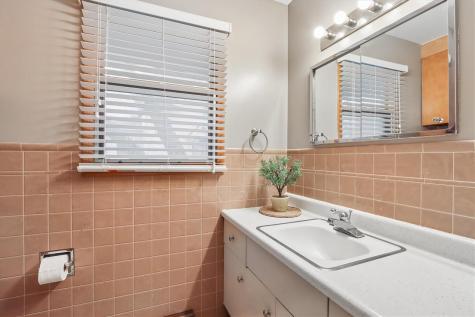 910 Cherry Avenue Marengo IA 52301