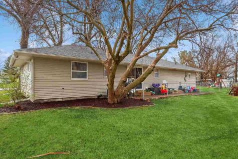 910 Cherry Avenue Marengo IA 52301