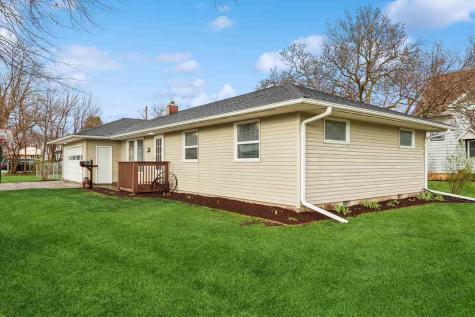910 Cherry Avenue Marengo IA 52301