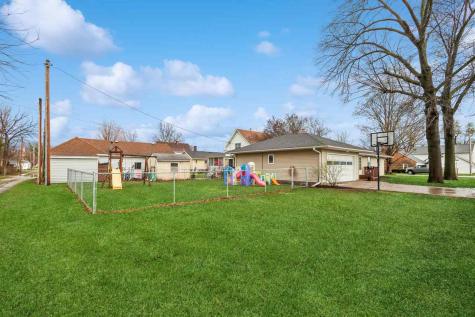 910 Cherry Avenue Marengo IA 52301