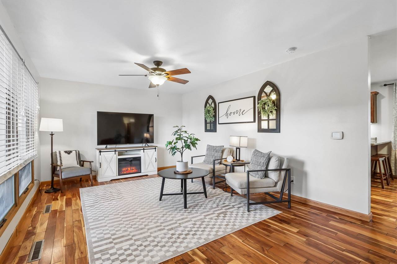 910 Cherry Avenue Marengo IA 52301