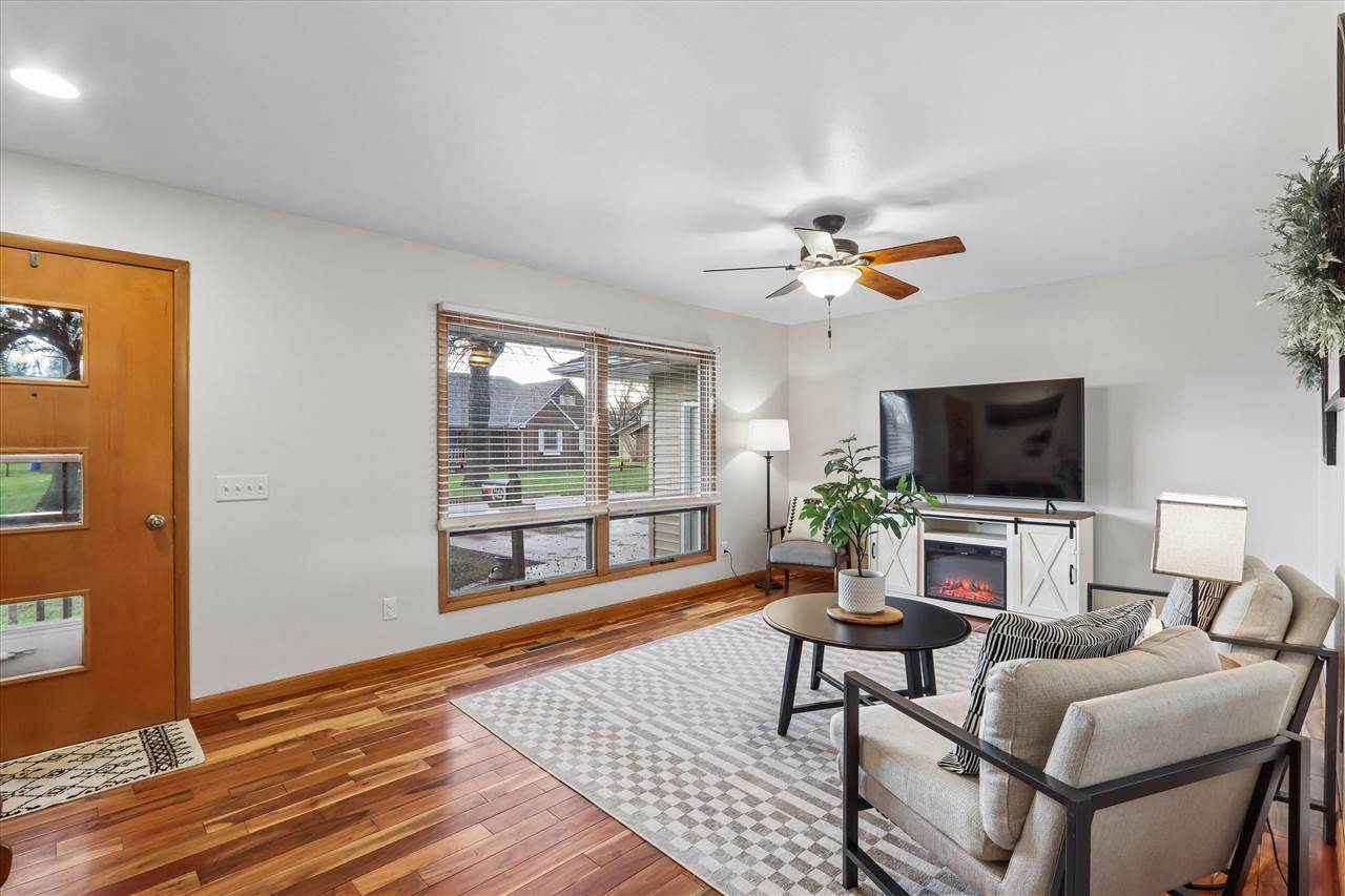 910 Cherry Avenue Marengo IA 52301