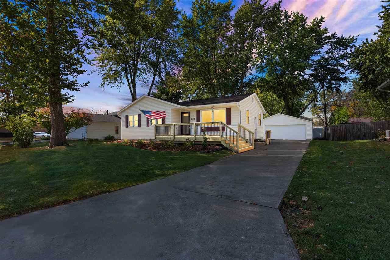 909 S 10th Avenue Washington IA 52353