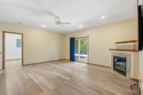 20 E Dovetail Coralville IA 52241