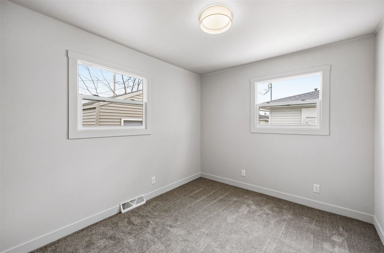 1110 Regent Street NE Cedar Rapids IA 52402