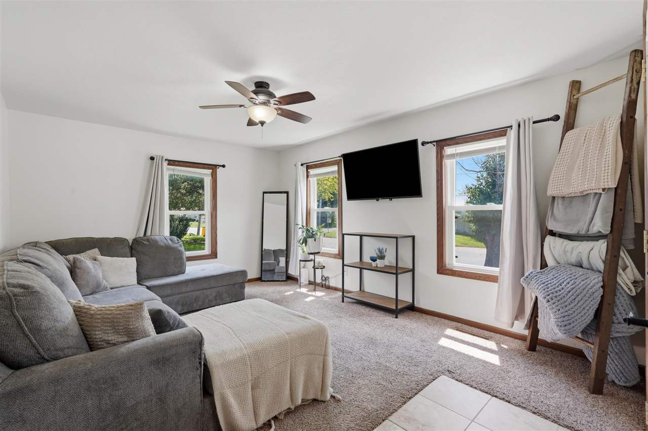 614 E Madison Street Washington IA 52353