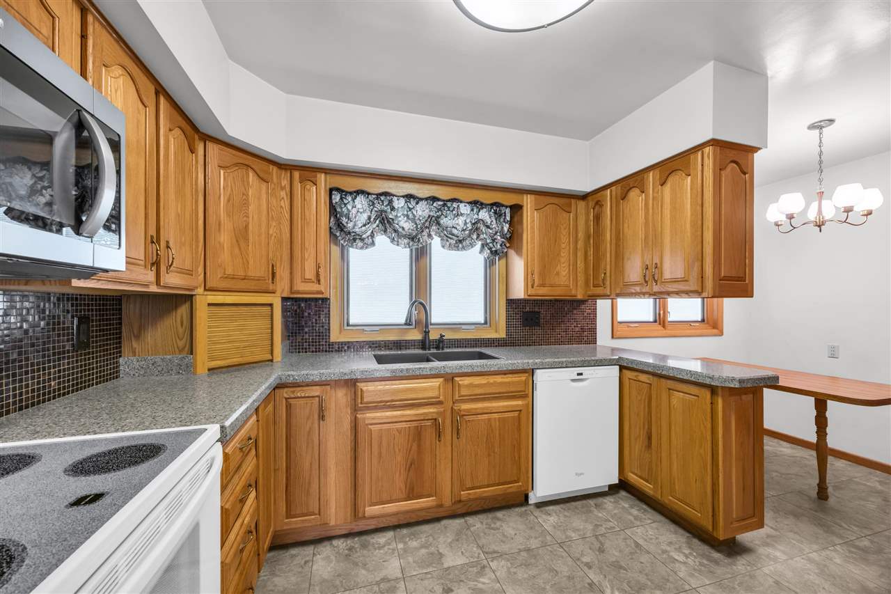 648 42nd Street NE Cedar Rapids IA 52402