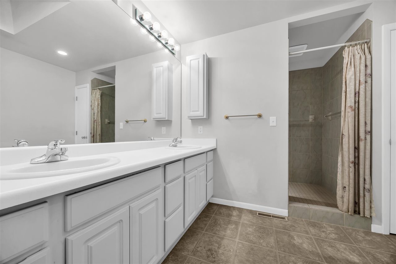 648 42nd Street NE Cedar Rapids IA 52402