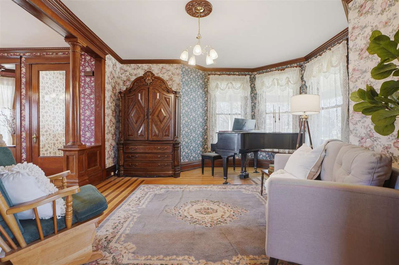 320 W Jefferson Street Washington IA 52353