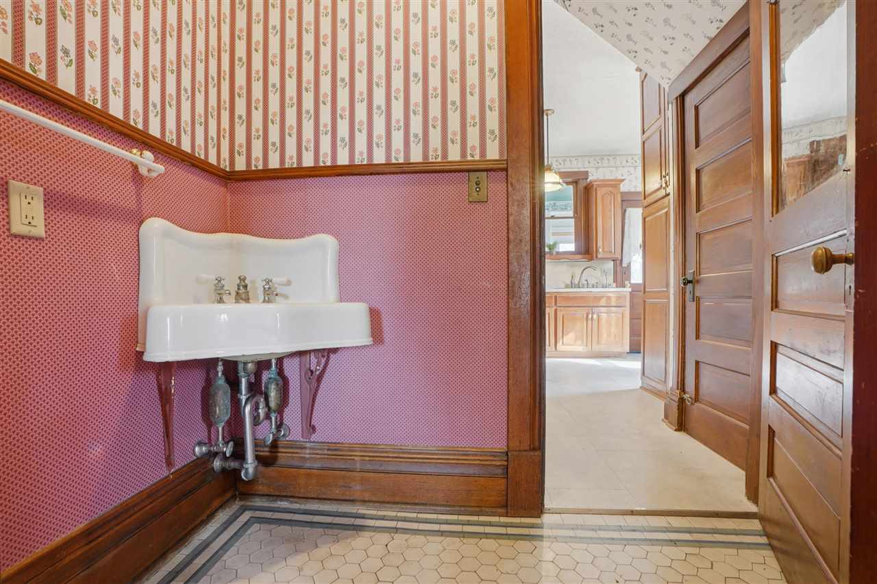 320 W Jefferson Street Washington IA 52353