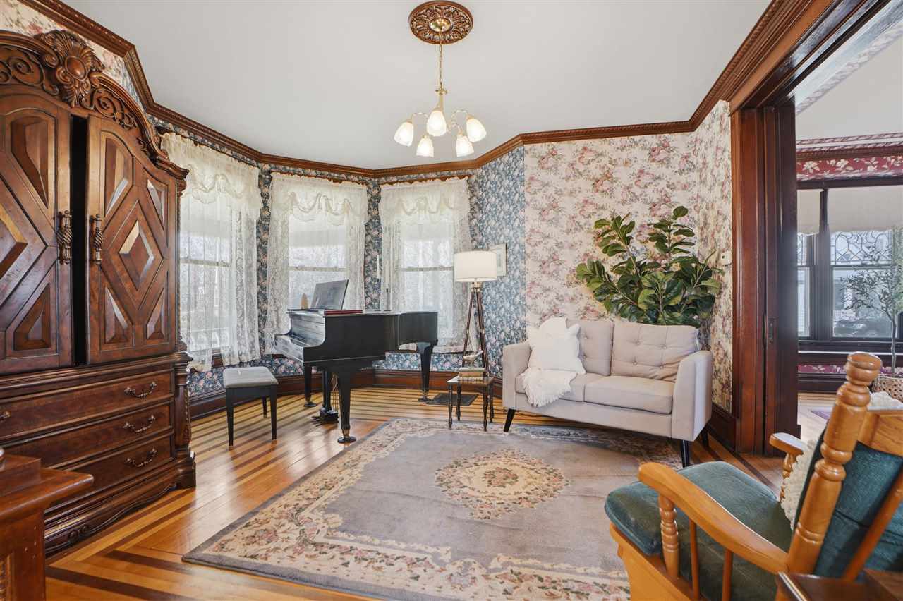 320 W Jefferson Street Washington IA 52353