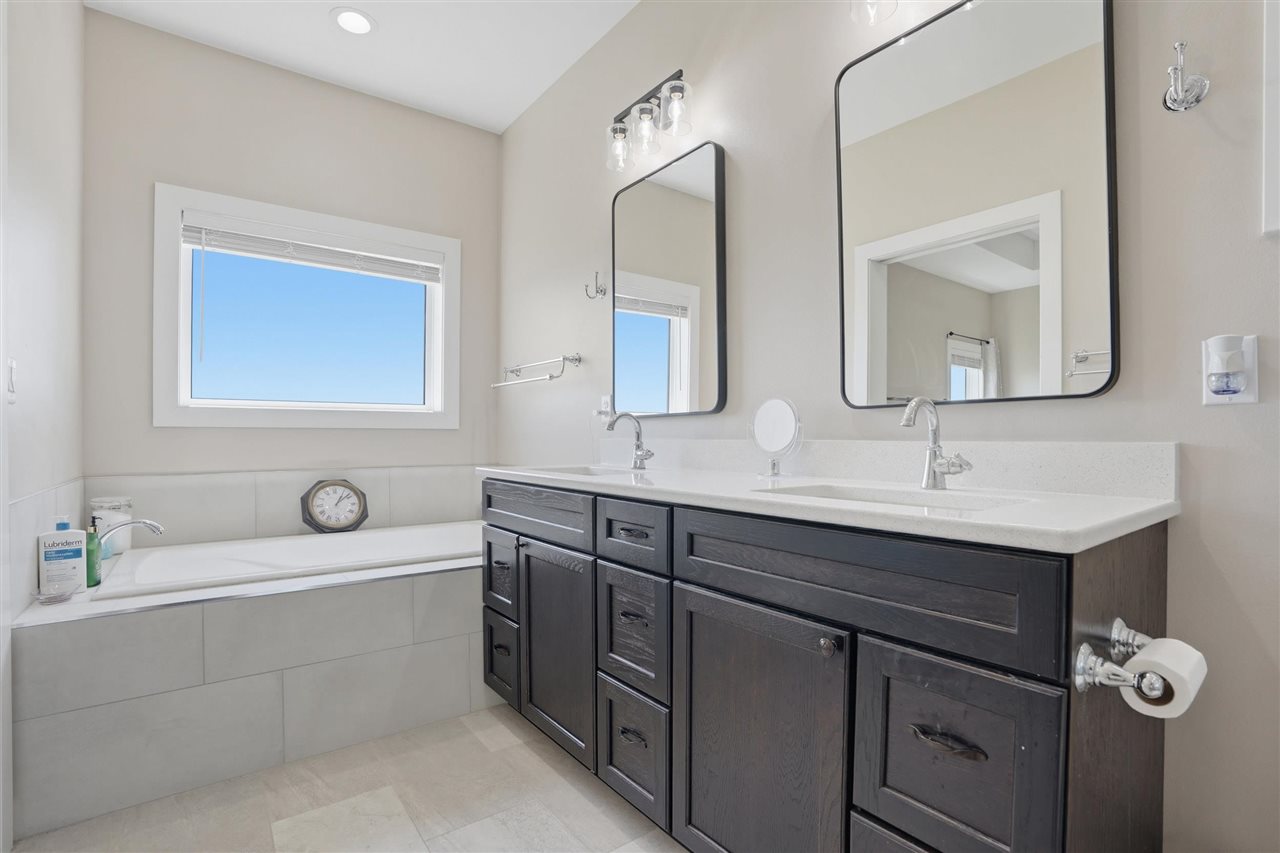 505 Dogwood Lane Tiffin IA 52340