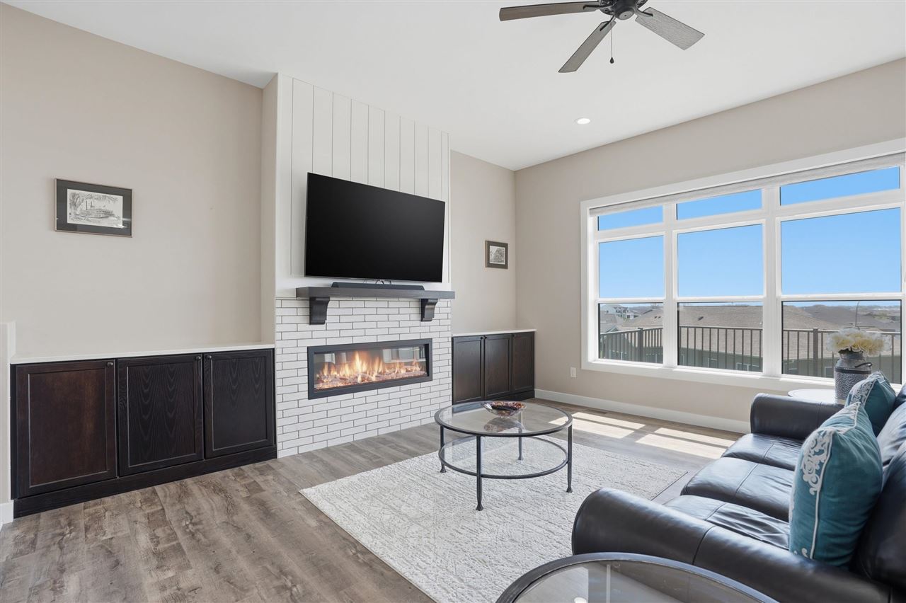 505 Dogwood Lane Tiffin IA 52340