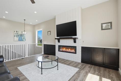 505 Dogwood Lane Tiffin IA 52340