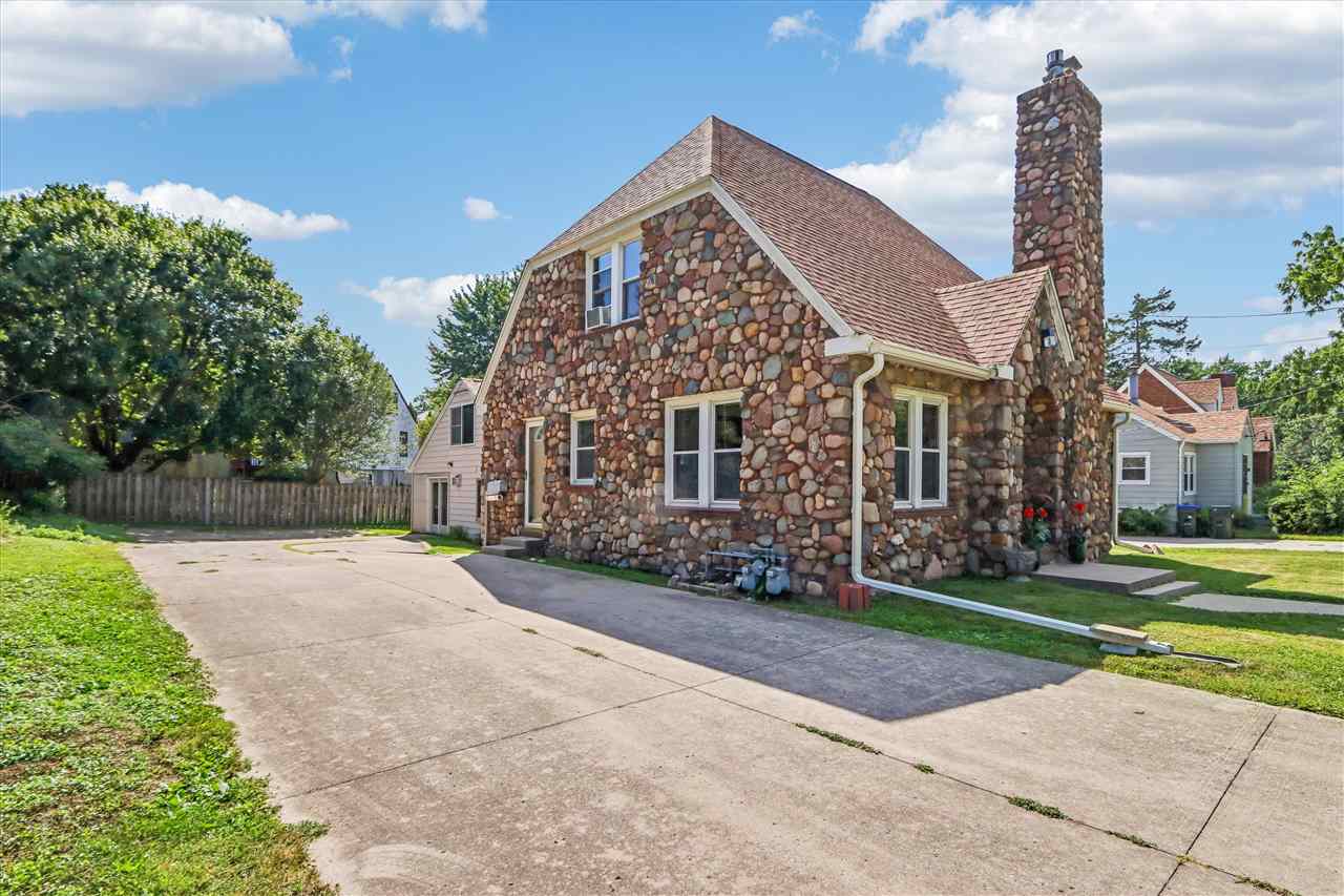 1915 Muscatine Avenue Iowa City IA 52240